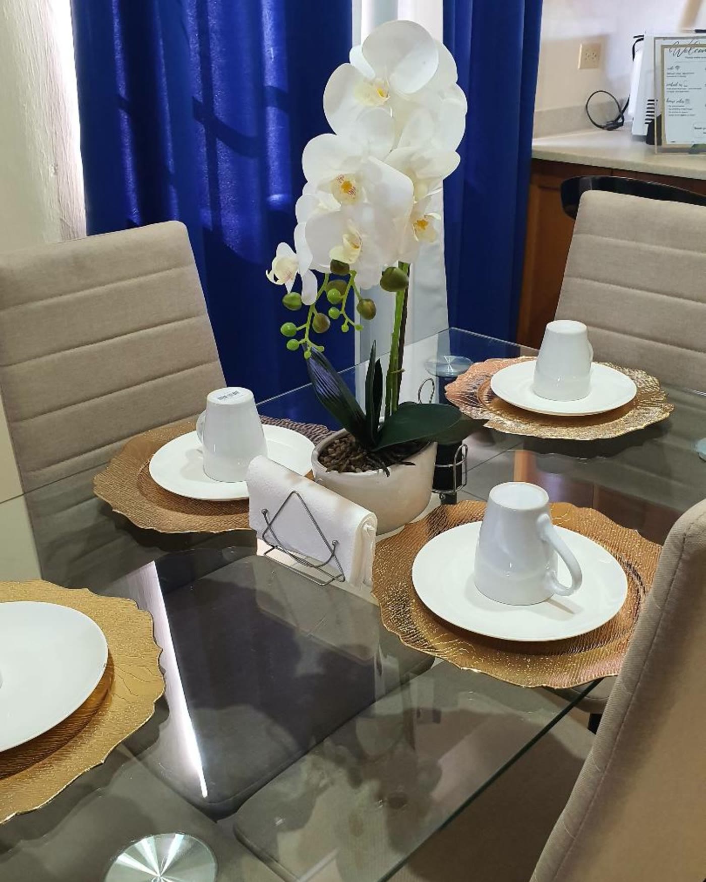 Phoenix Park — The dining table, laid